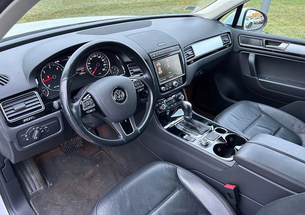 Volkswagen Touareg cena 87900 przebieg: 212191, rok produkcji 2015 z Nisko małe 667